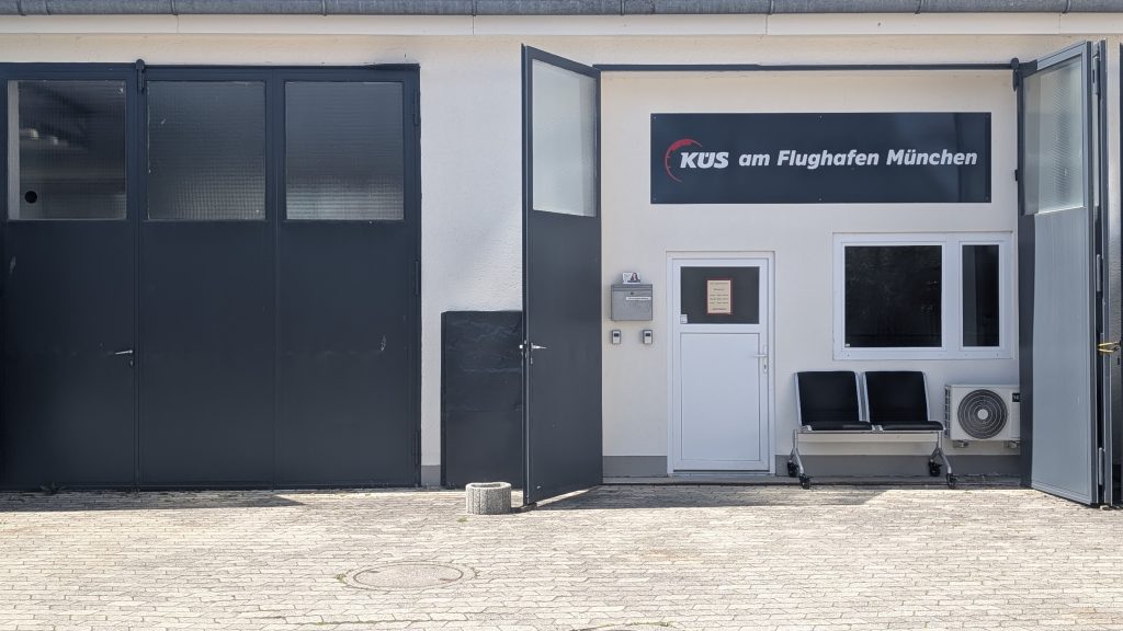 Außenansicht der Prüfstelle am Flughafen München